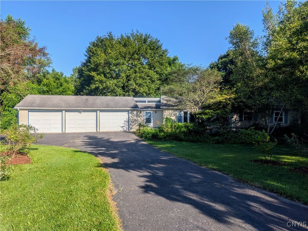 Property Photo: 18 Chelsey Circle NY 13068