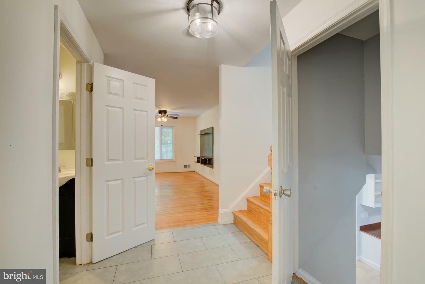 Property Photo: 11621 Sourwood Lane VA 20191