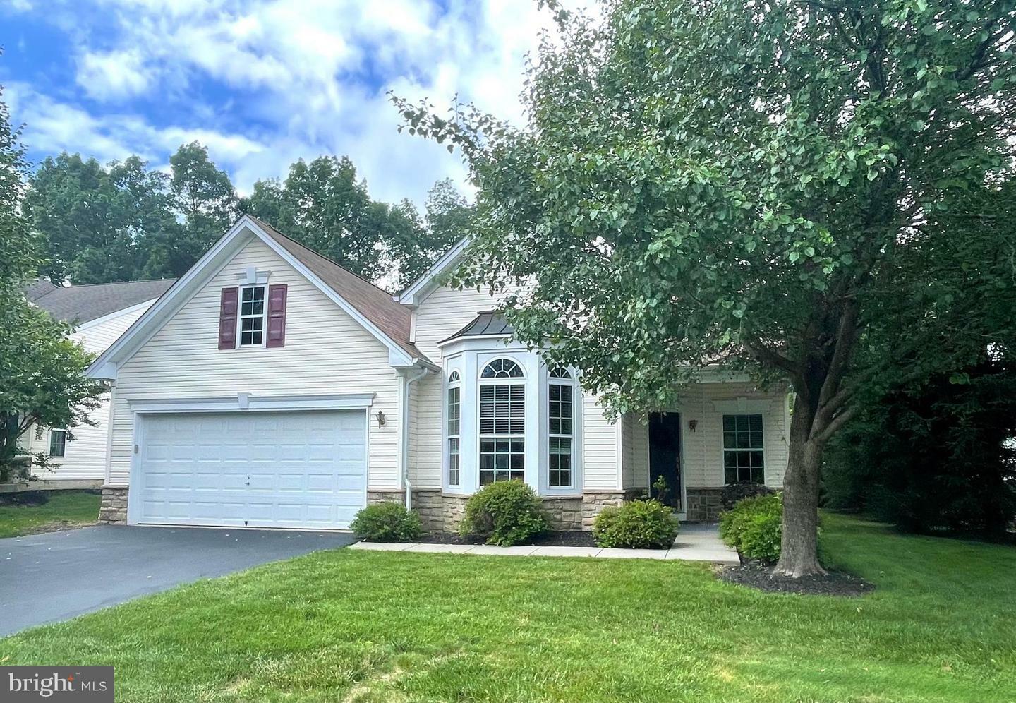 Property Photo:  23 York Road  NJ 08534 