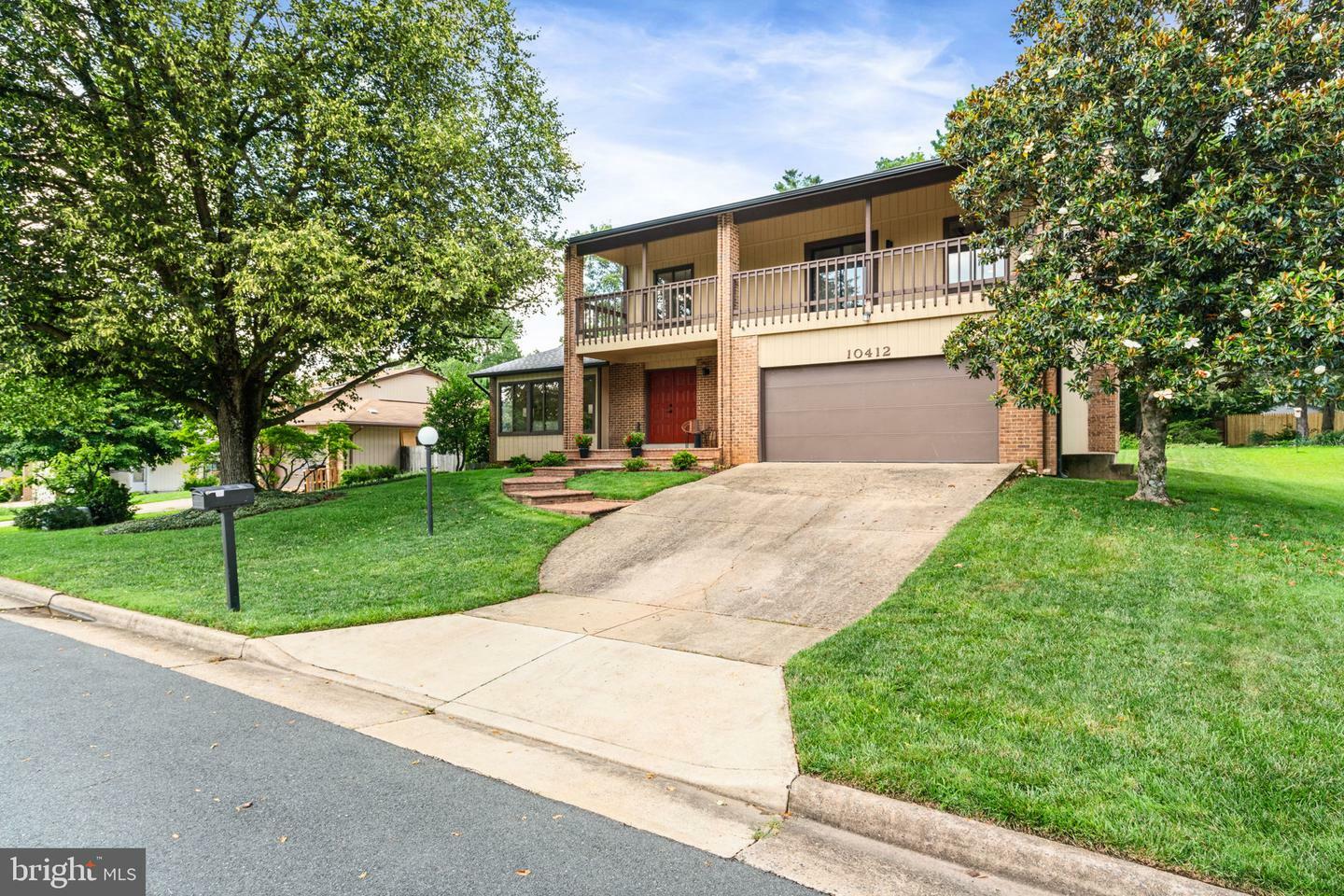 Property Photo: 10412 Woodbury Woods Court VA 22032
