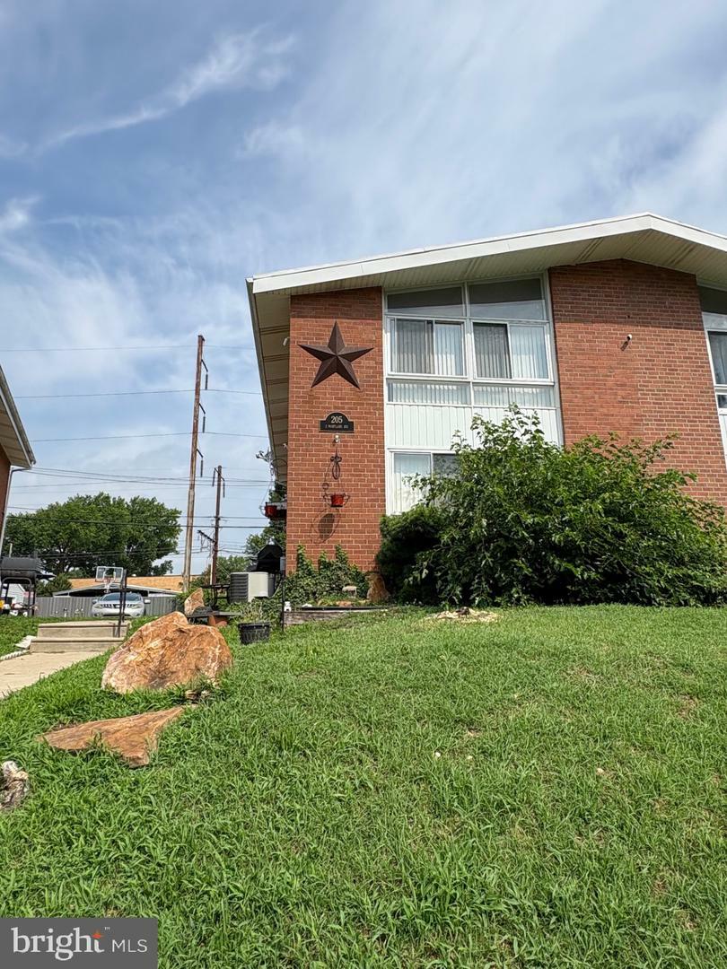 Property Photo: 205 E Maryland Avenue PA 19018
