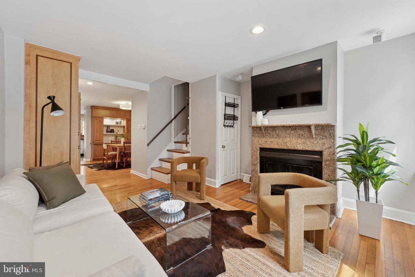 712 S 6th Street  Philadelphia PA 19147 photo