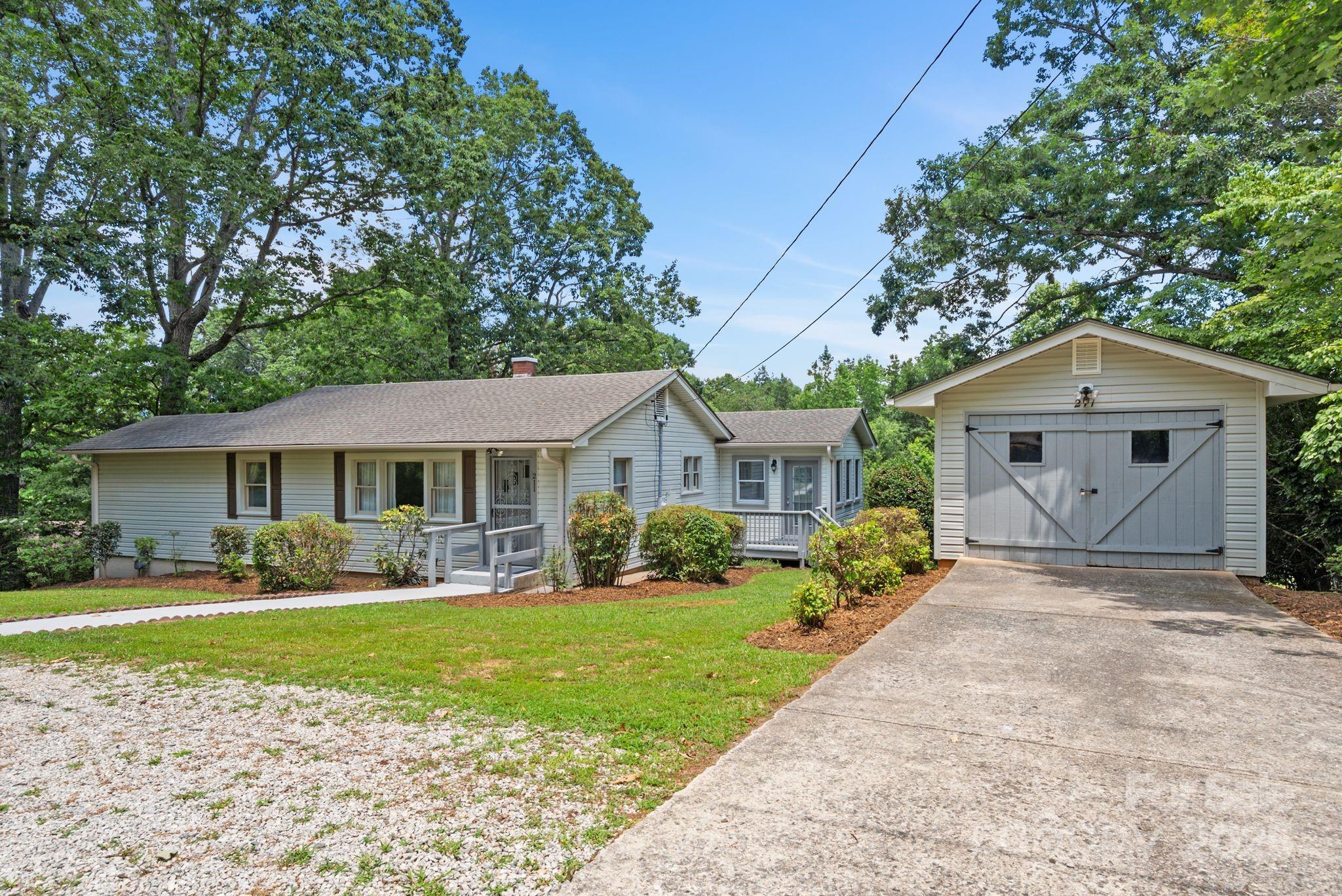 Property Photo: 211 Woodland Road NC 28782
