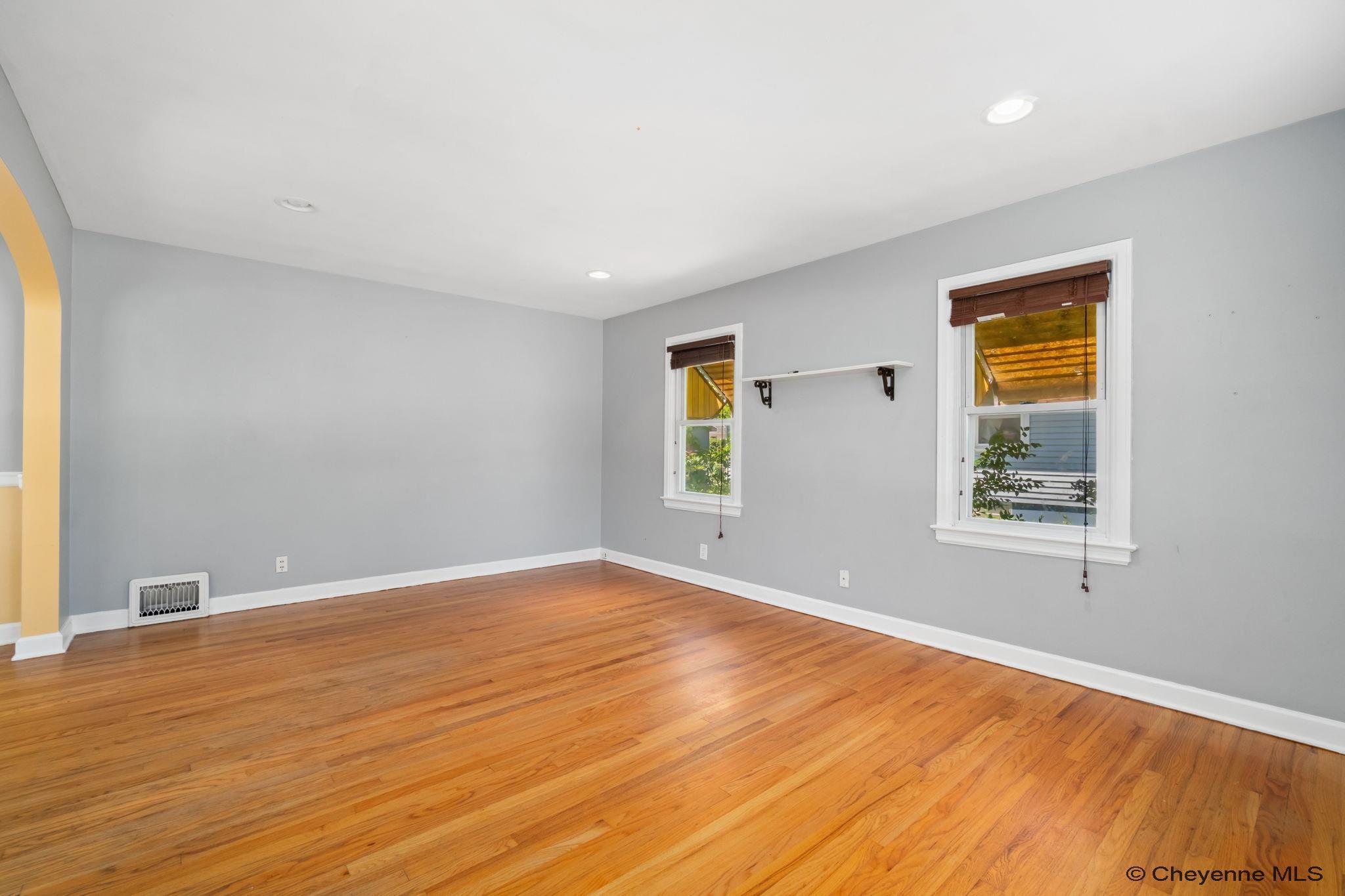 Property Photo: 1513 E 18th St WY 82001