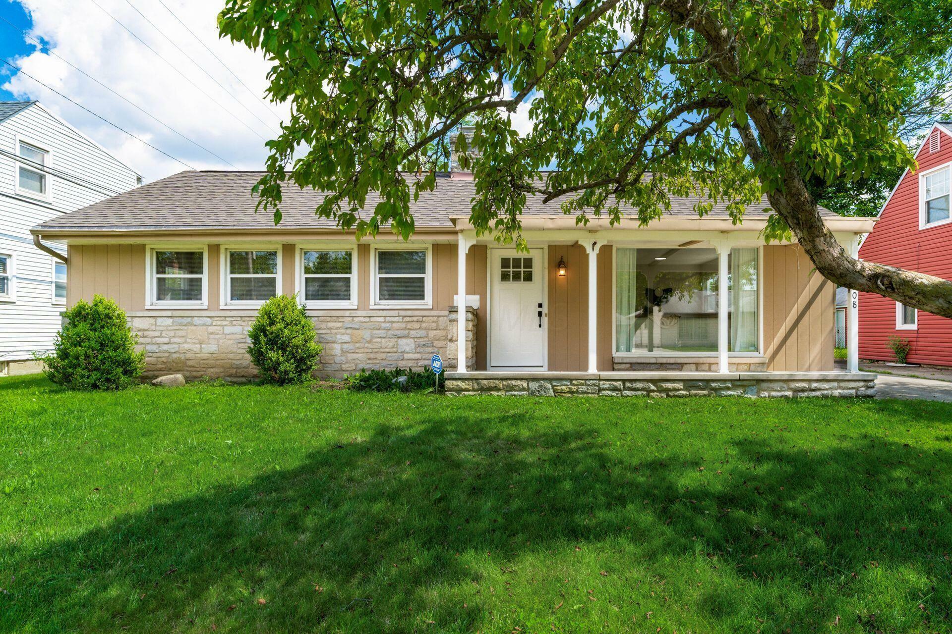 Property Photo:  2908 Dover Road  OH 43209 