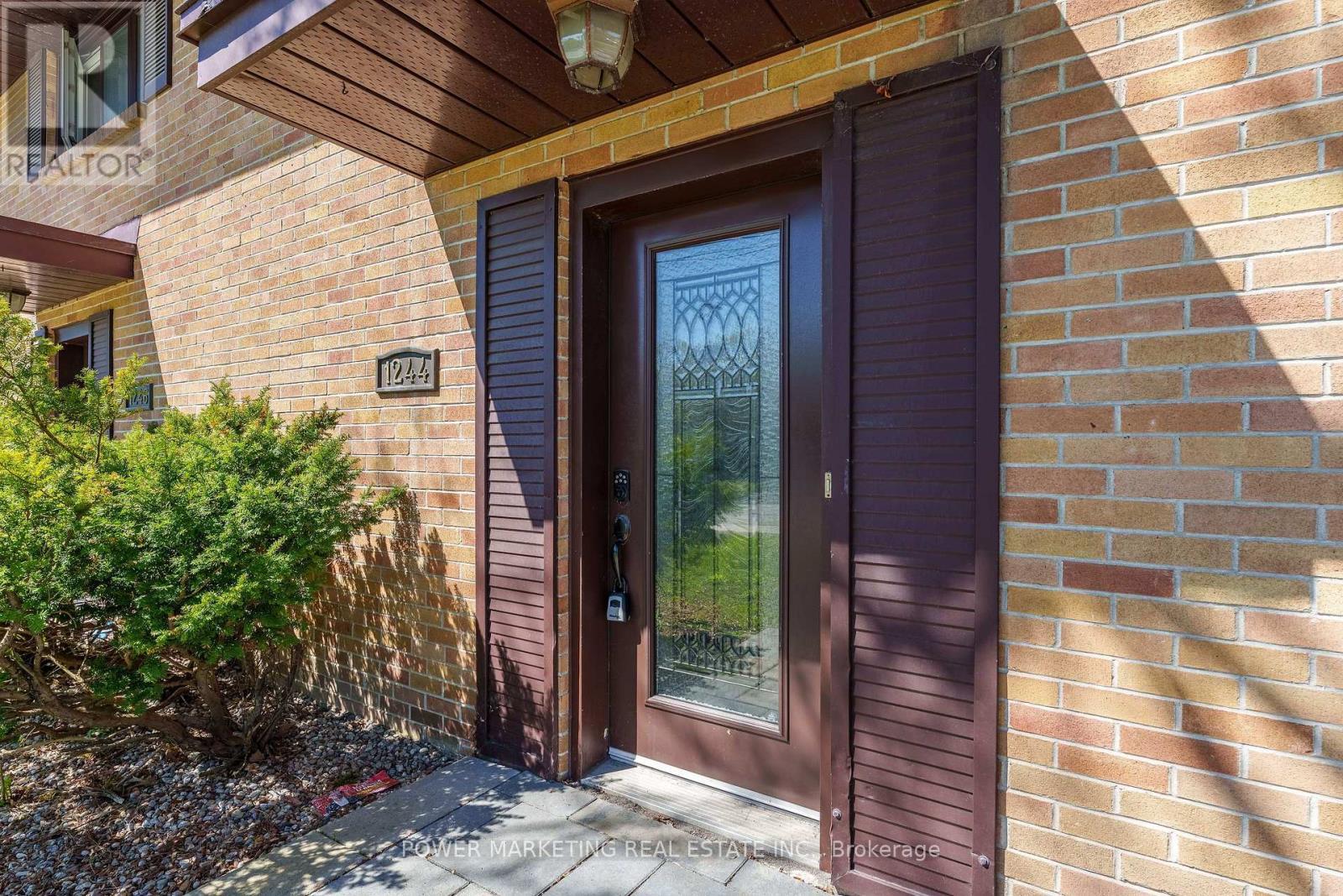 Property Photo:  1244 Prince Of Wales Drive  ON K2C 1M9 