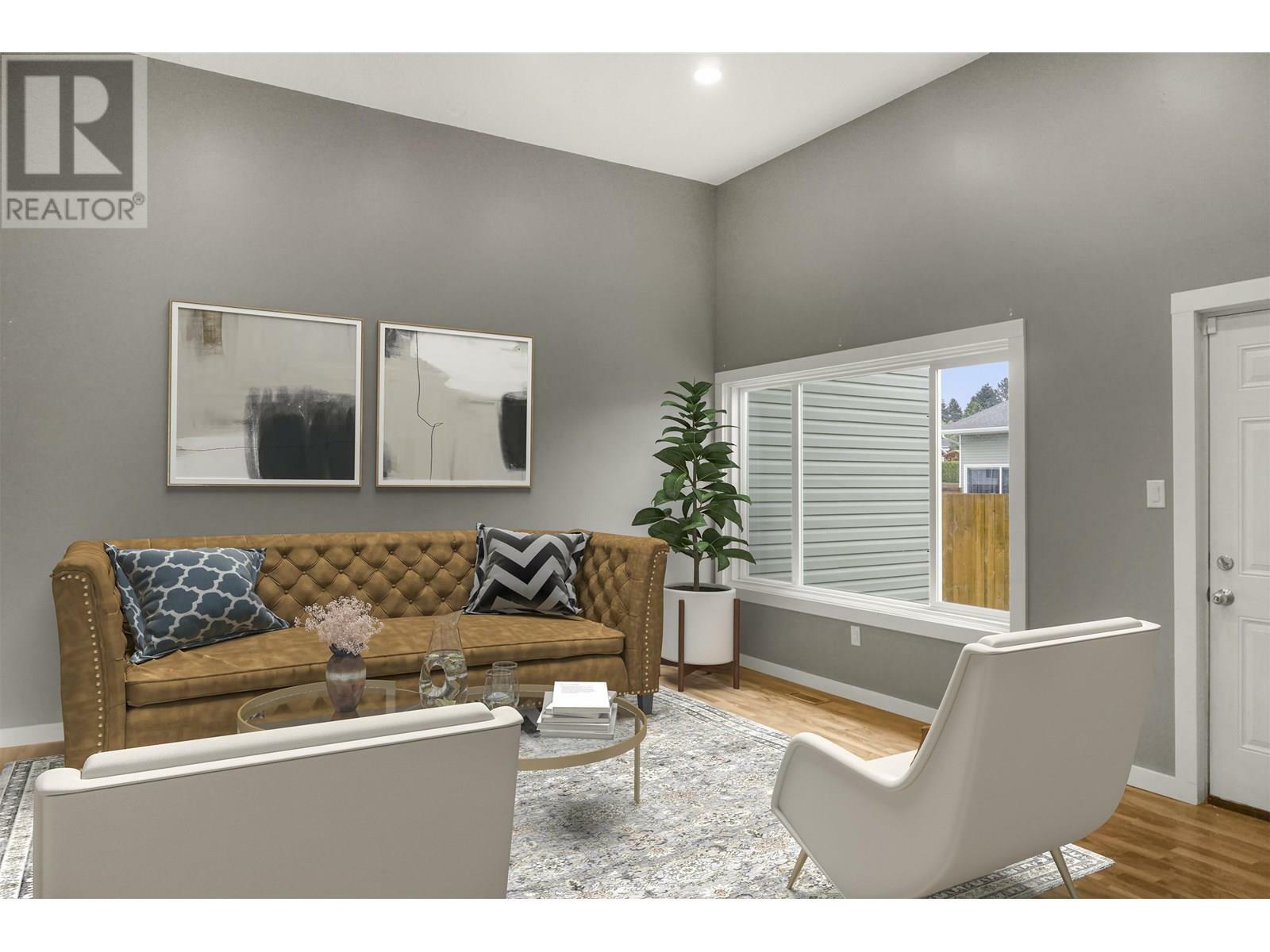 Property Photo: 30 Clifford Street 2 BC V8C 1B4