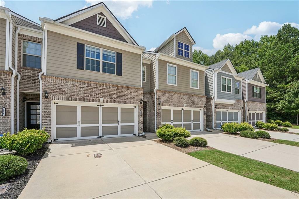 Property Photo: 208 Trailside Way GA 30141