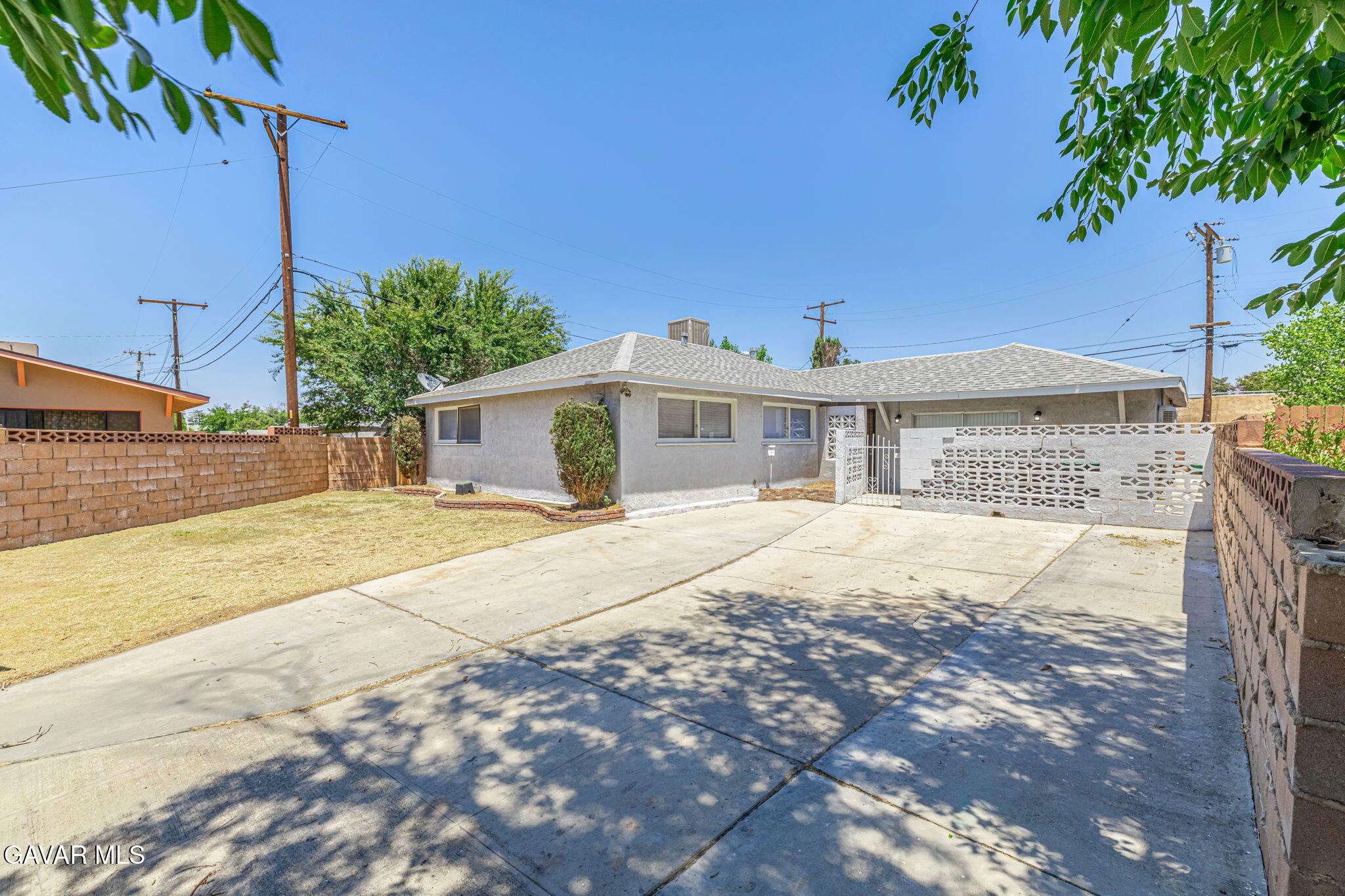 Property Photo:  44078 Cedar Avenue  CA 93534 