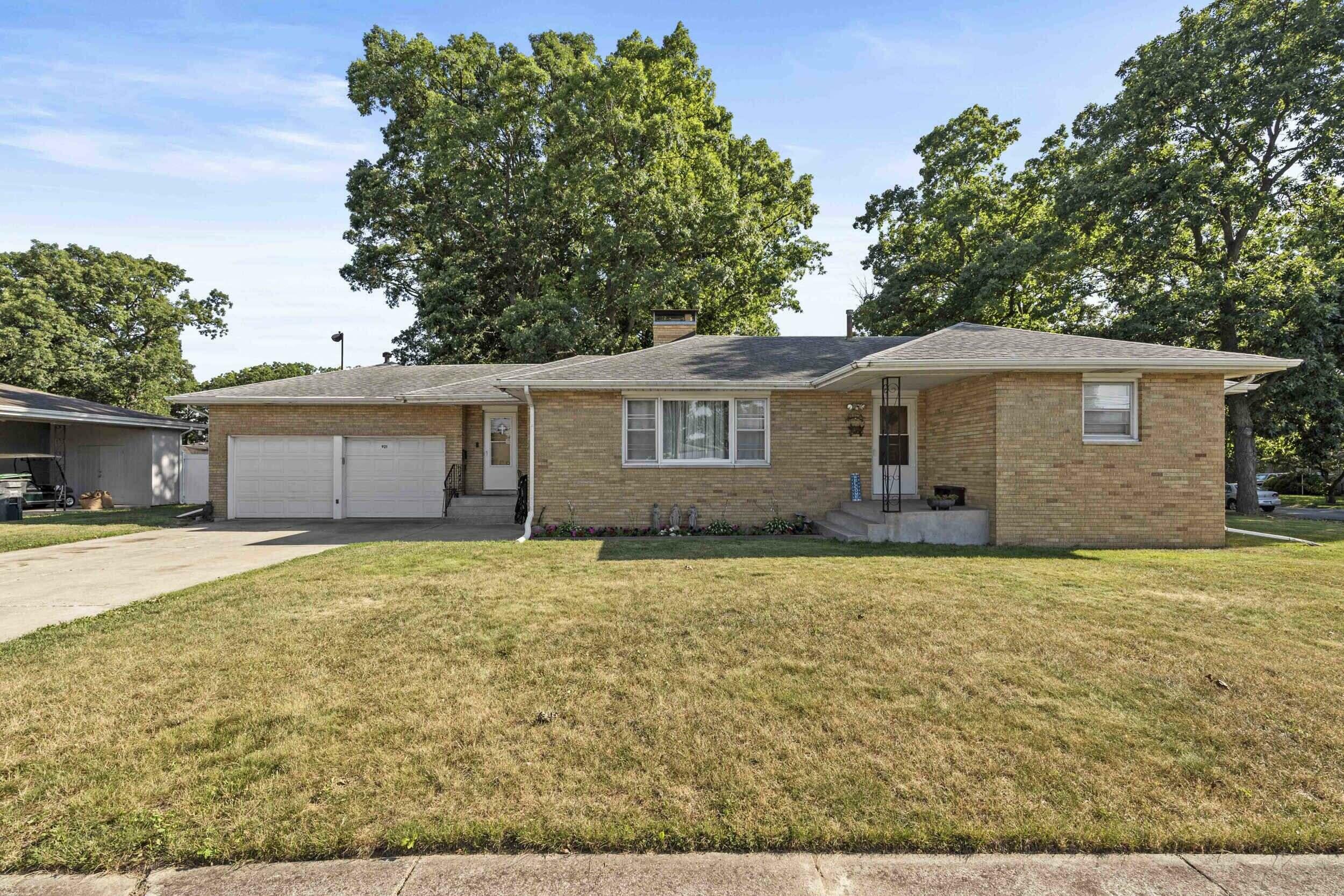 Property Photo: 921 W 3rd Place IN 46342