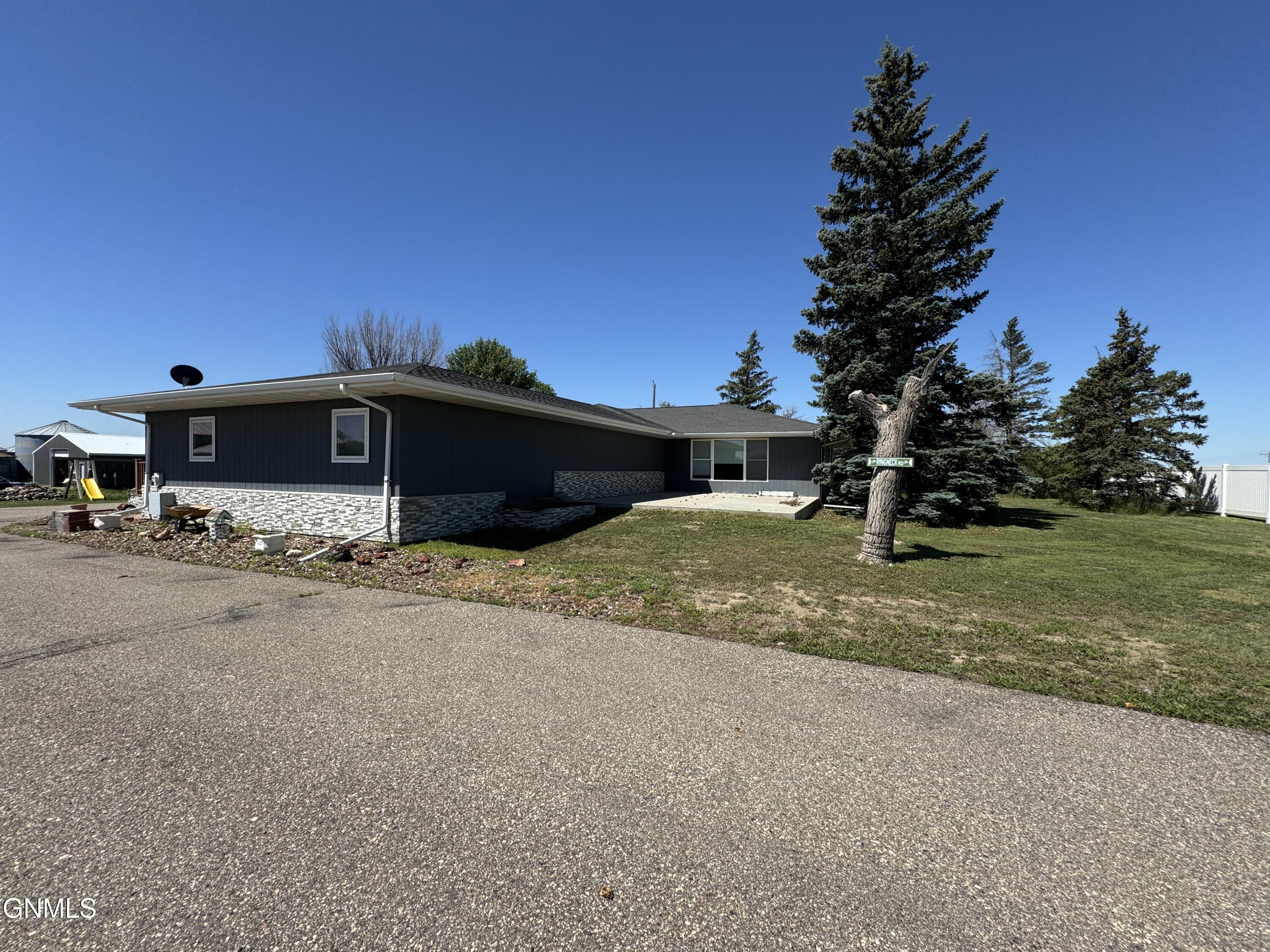Property Photo: 13802 Highway 85 N ND 58831