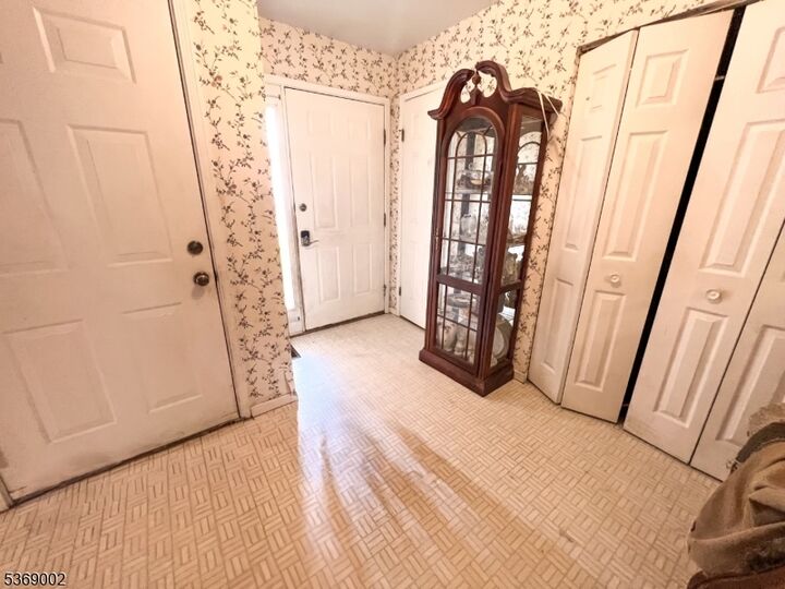 Property Photo: 522 W Valley View Ave NJ 07840