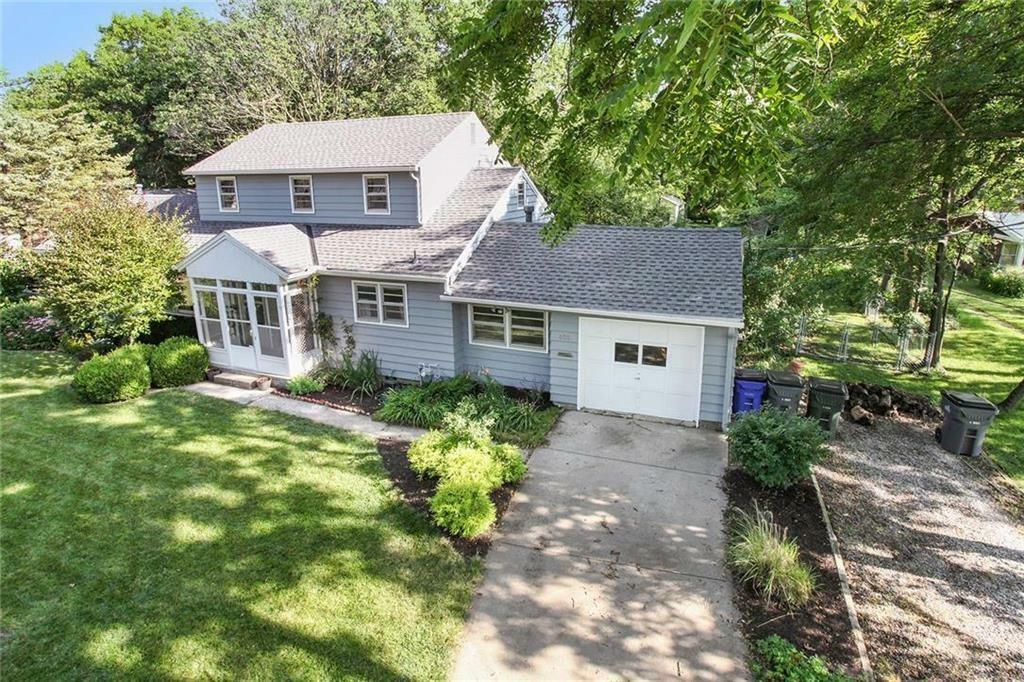 Property Photo:  600 W Elm Street  KS 66061 