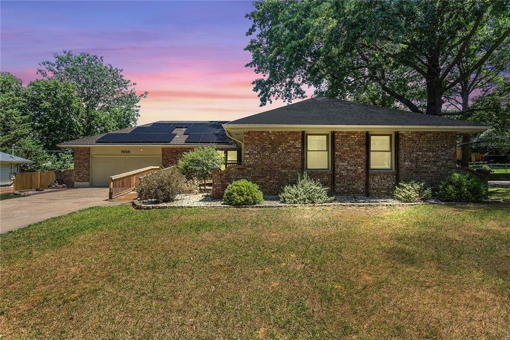 7925 N Forest Avenue  Kansas City MO 64118 photo