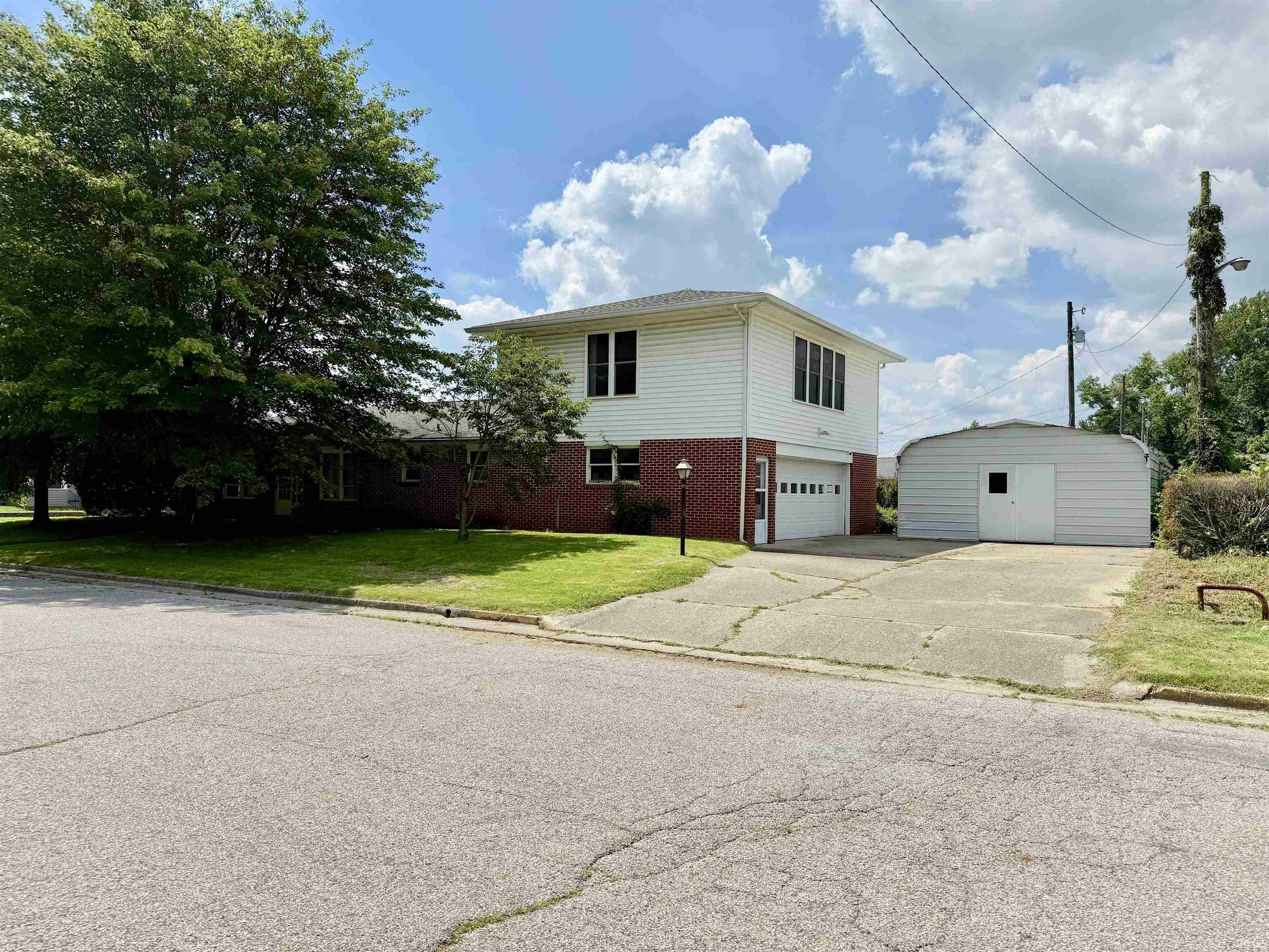 1600 N 14th Street  Vincennes IN 47591 photo