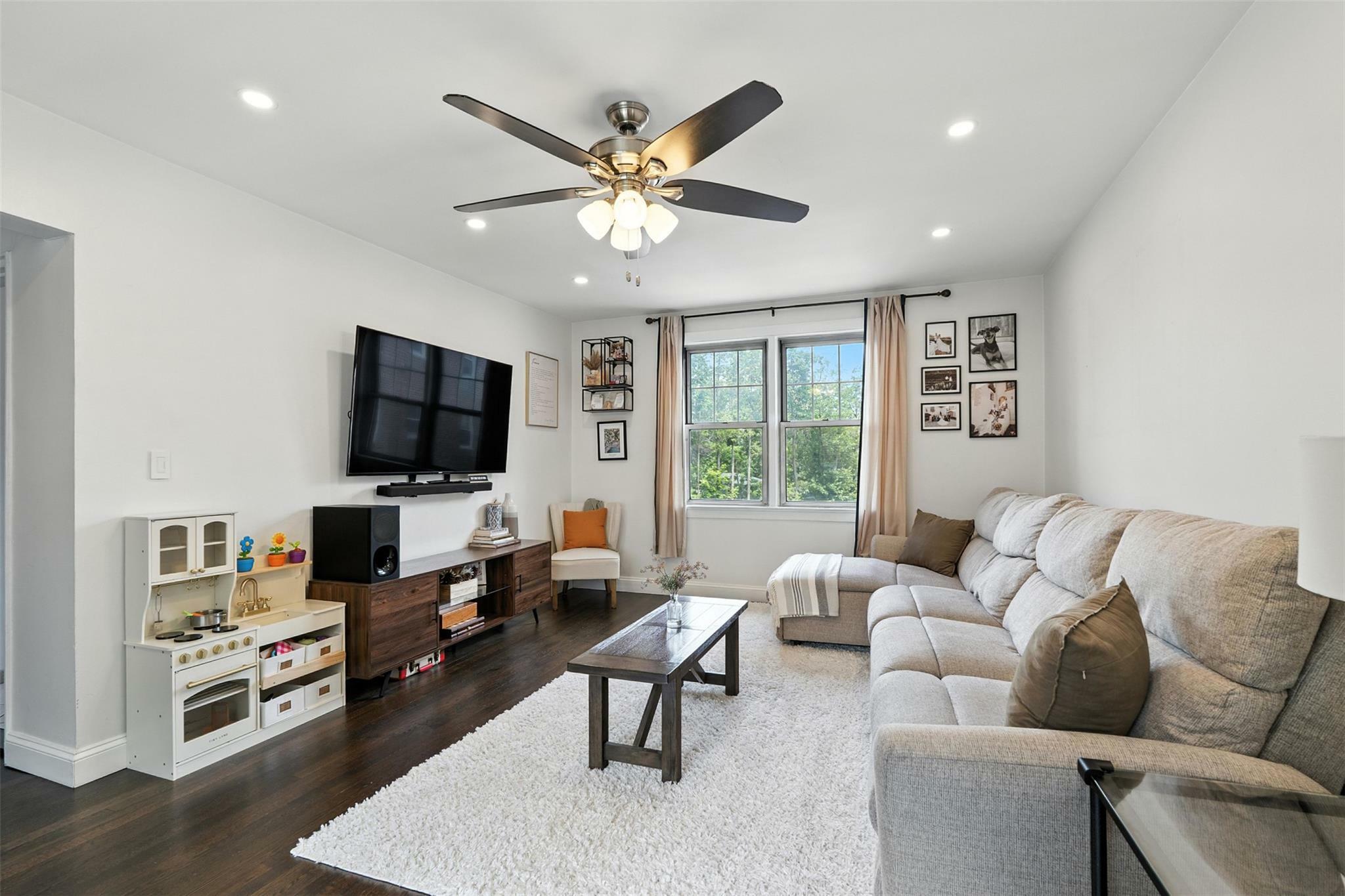 Property Photo: 14 Soundview Avenue 22 NY 10606