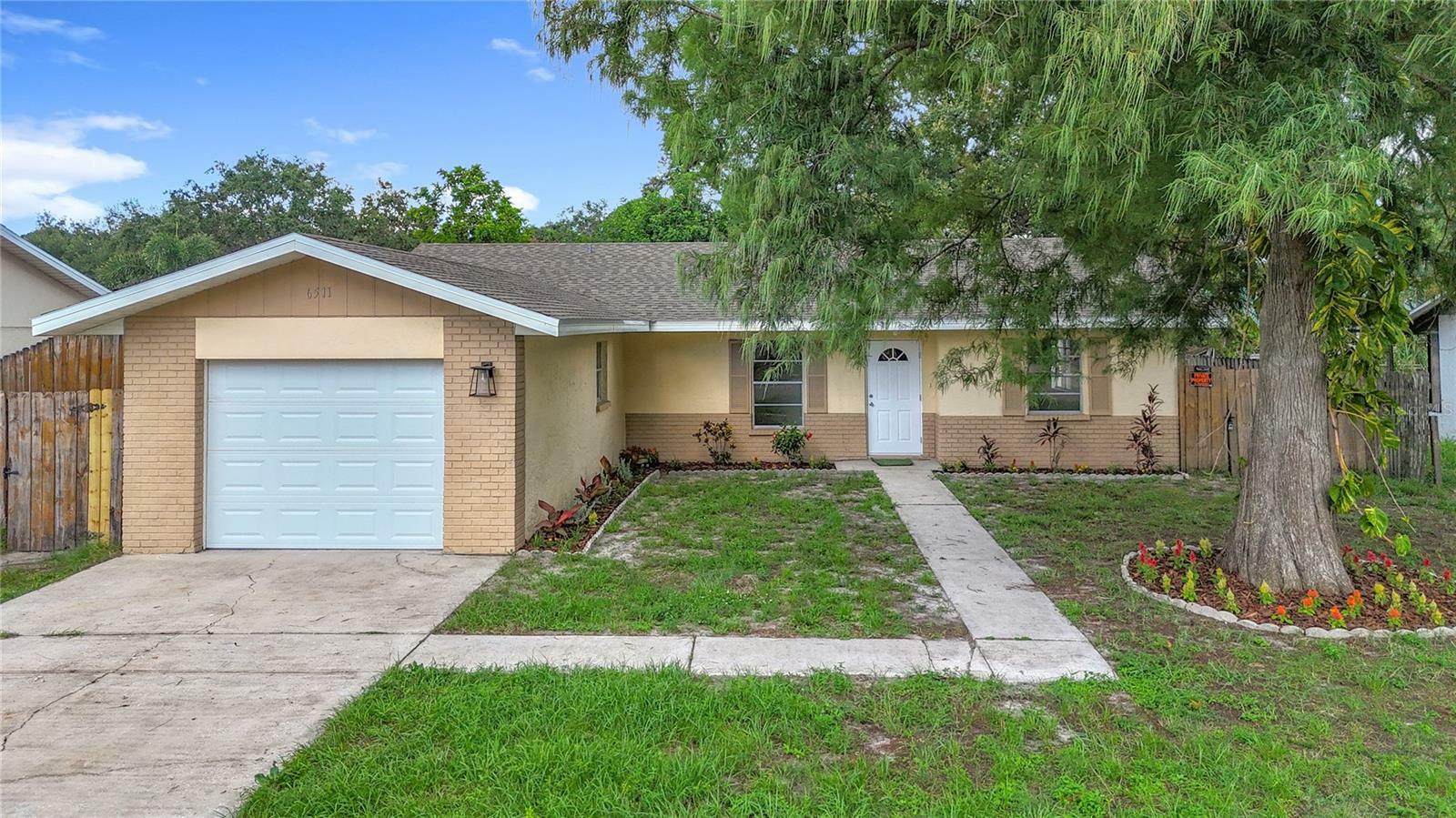 Property Photo: 6511 3rd Avenue NE FL 34208