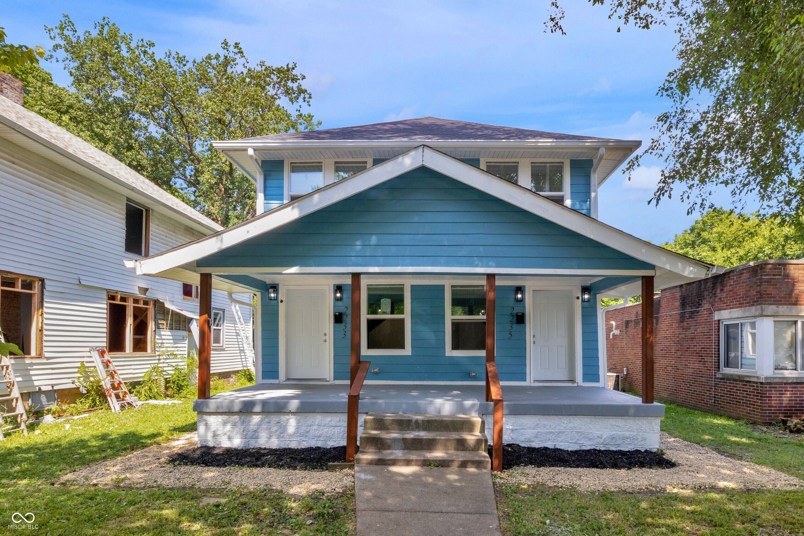 Property Photo:  