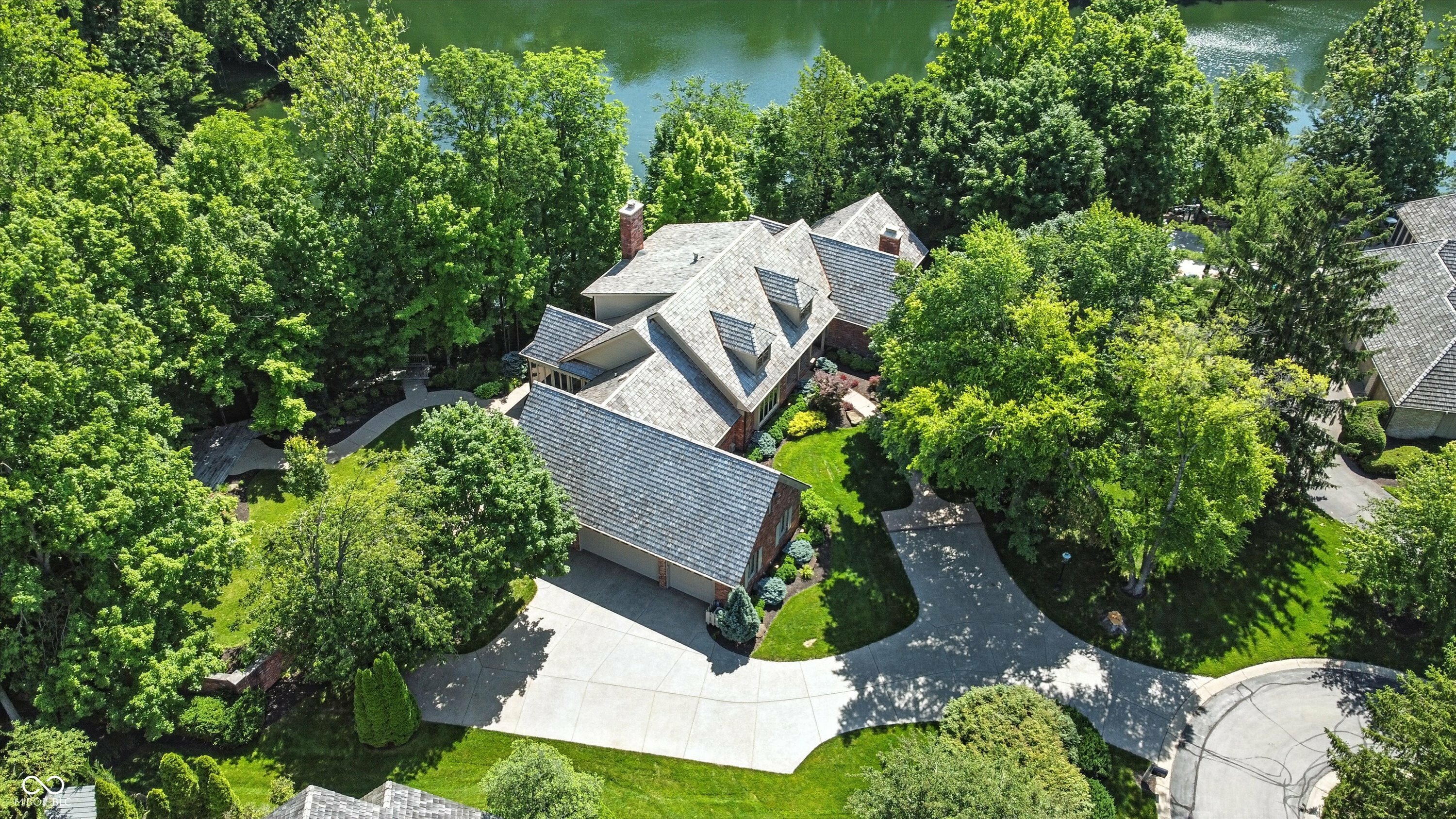 Property Photo: 8661 Williamshire W Drive IN 46260