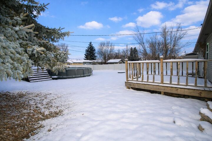 Property Photo:  2524 NW 5th St  ND 58703 