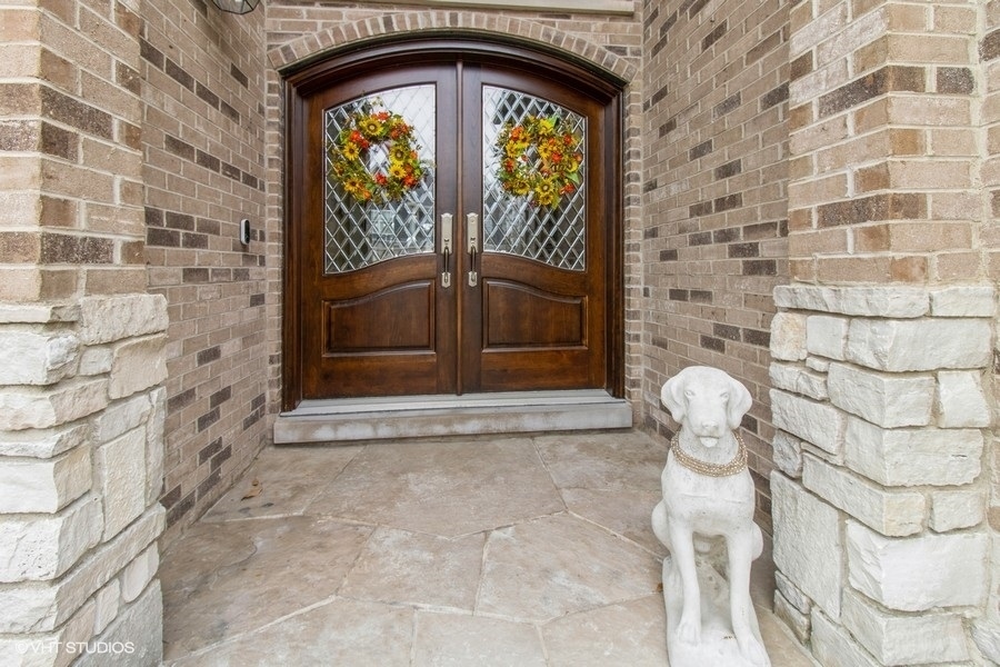 Property Photo: 909 Red Oak Drive IL 60558