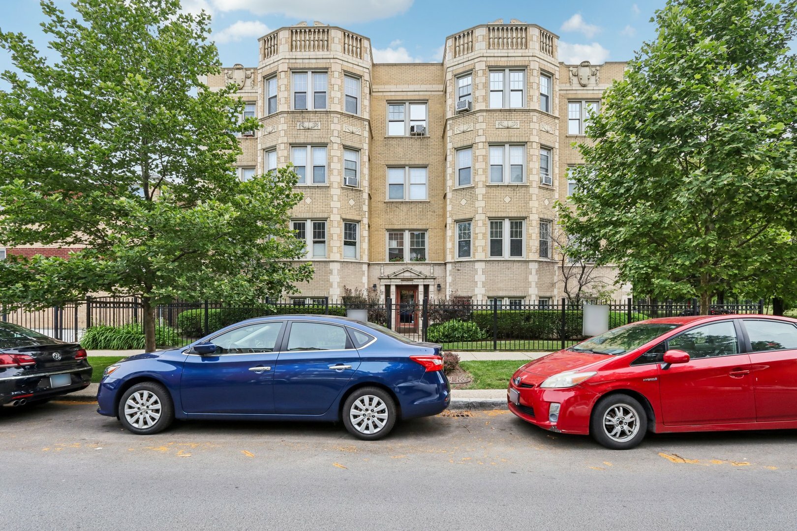 Property Photo: 6203 N Oakley Street 3 IL 60659