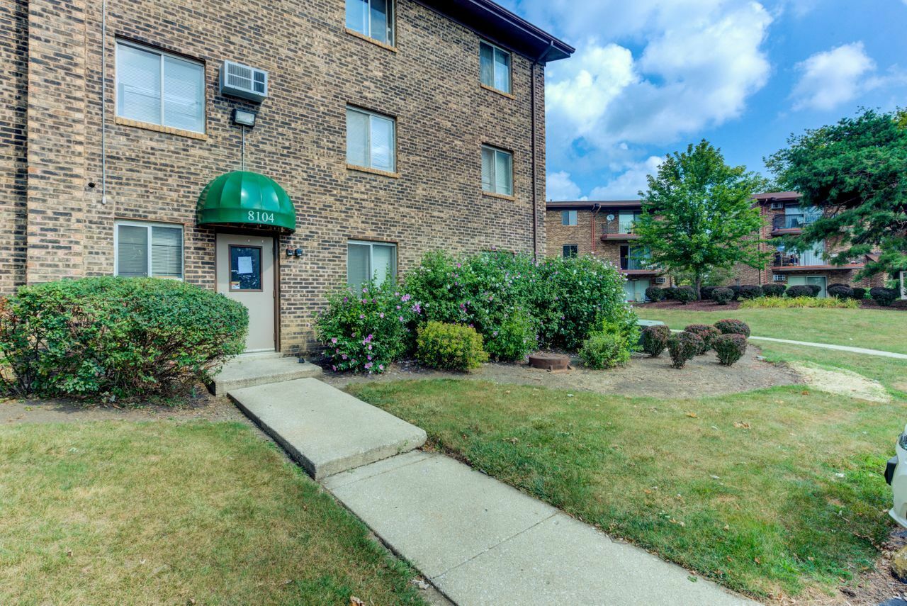 Property Photo: 8108 Waterbury Court 407 IL 60517