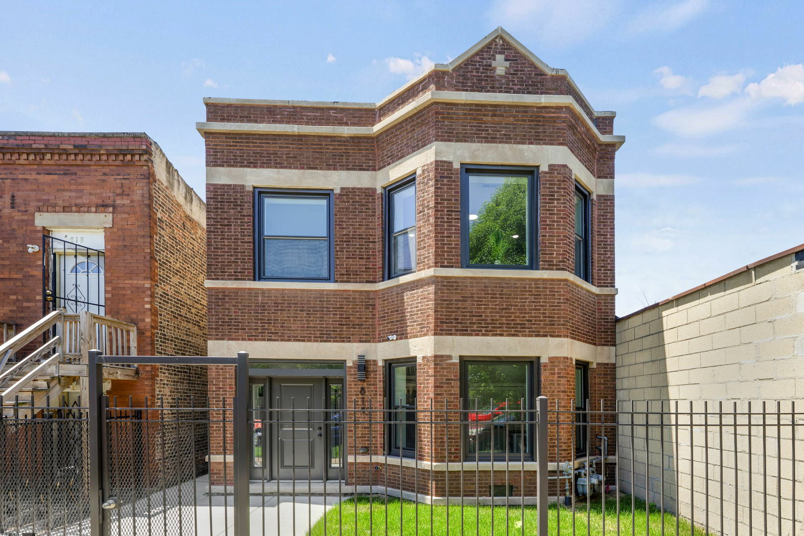 Property Photo: 814 S Tripp Avenue IL 60624