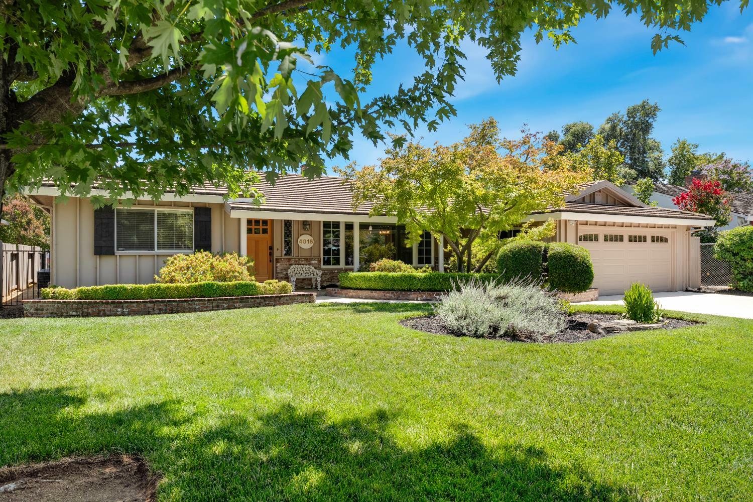 Property Photo: 4016 Cresta Way CA 95864