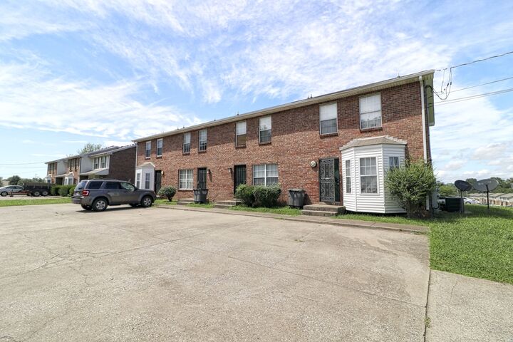 Property Photo:  2000 Tynewood Dr  TN 37042 