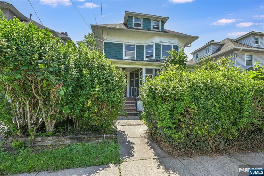 Property Photo:  27 Willow Street  NJ 07042 