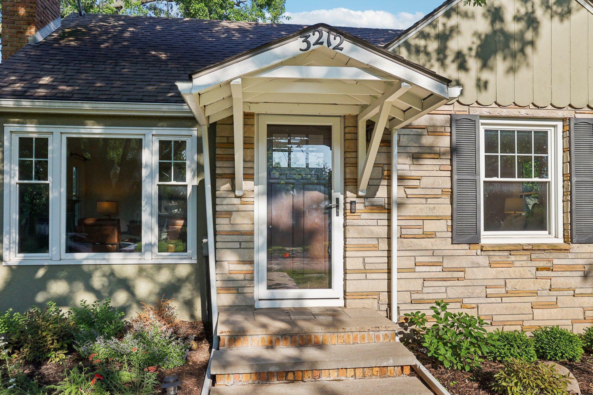 Property Photo: 3212 Kentucky Avenue S MN 55426