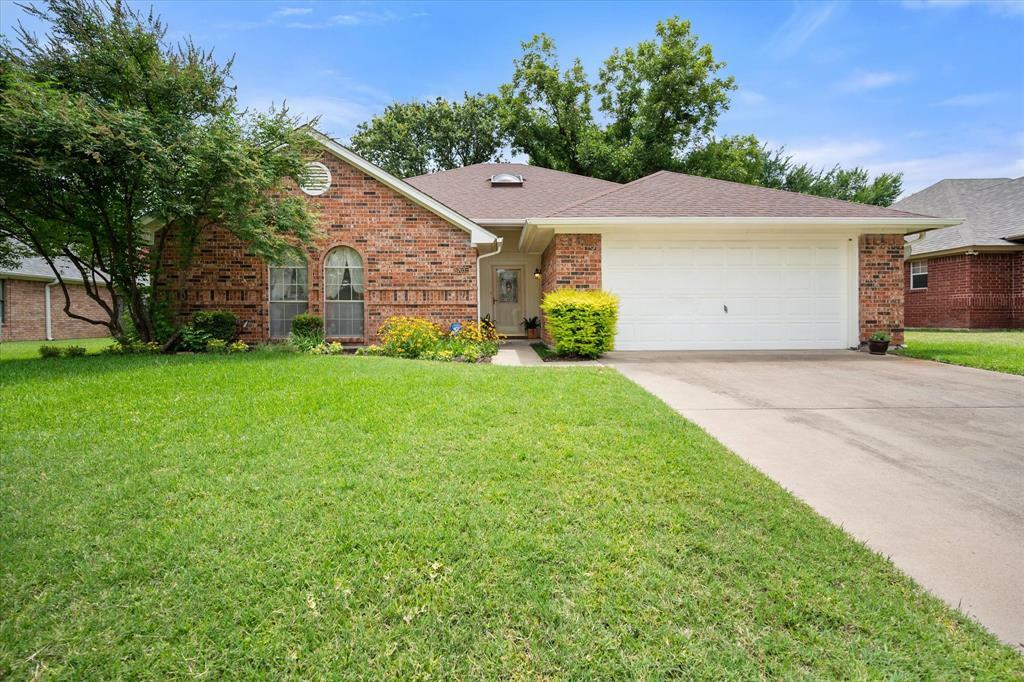 Property Photo: 5703 Roundup Trail TX 76017
