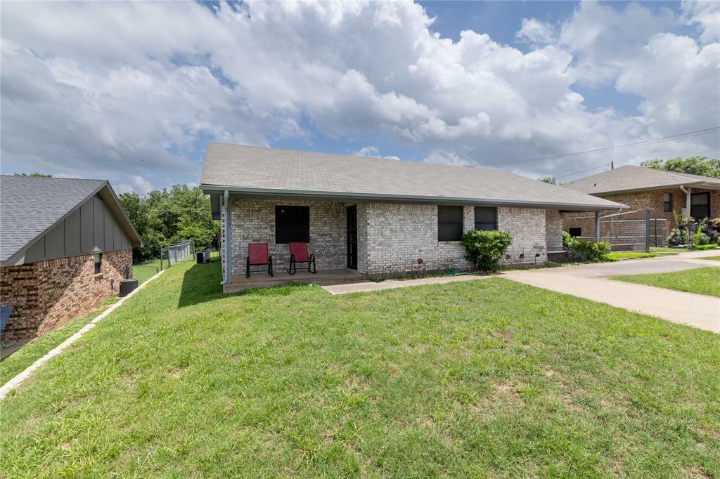 Property Photo: 1109 Curtis Drive TX 76086
