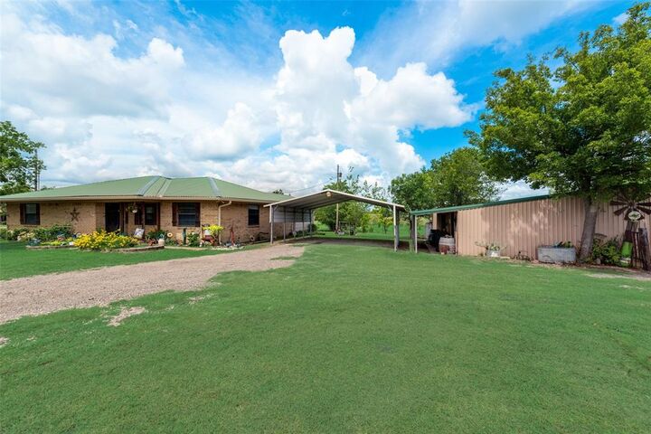Property Photo: 2073 Fm 1182 TX 75119