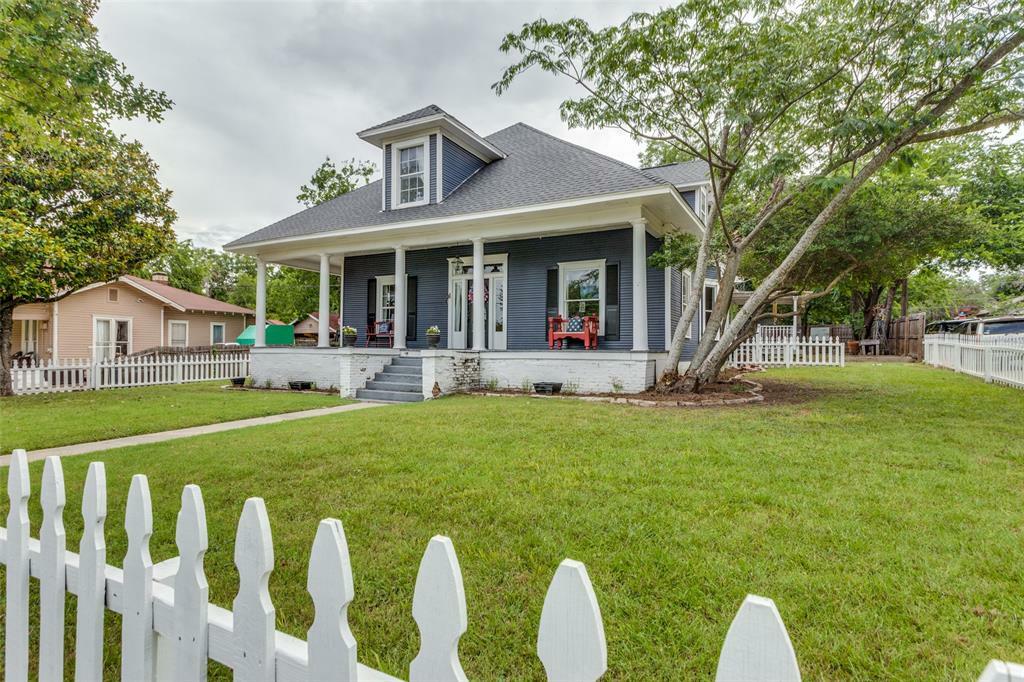 Property Photo: 902 S Waco Street TX 76086