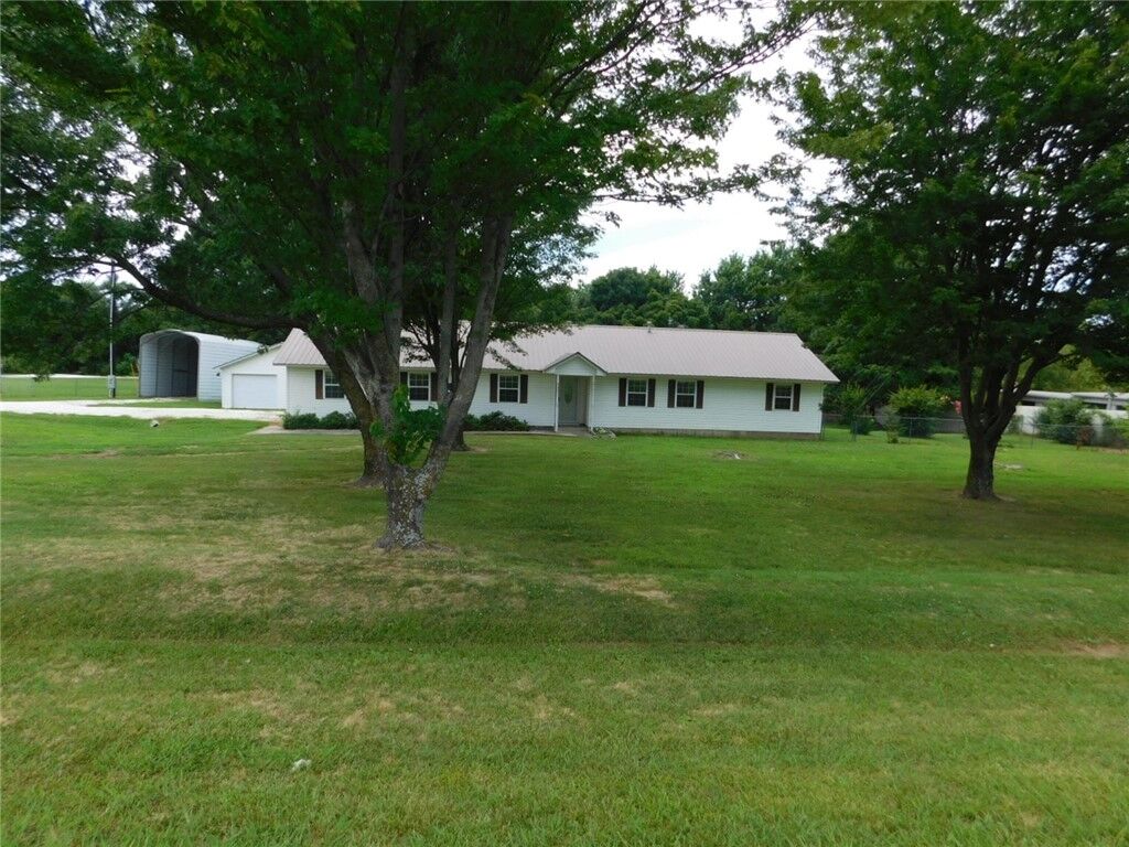 Property Photo: 3588 E Heritage Parkway AR 72730