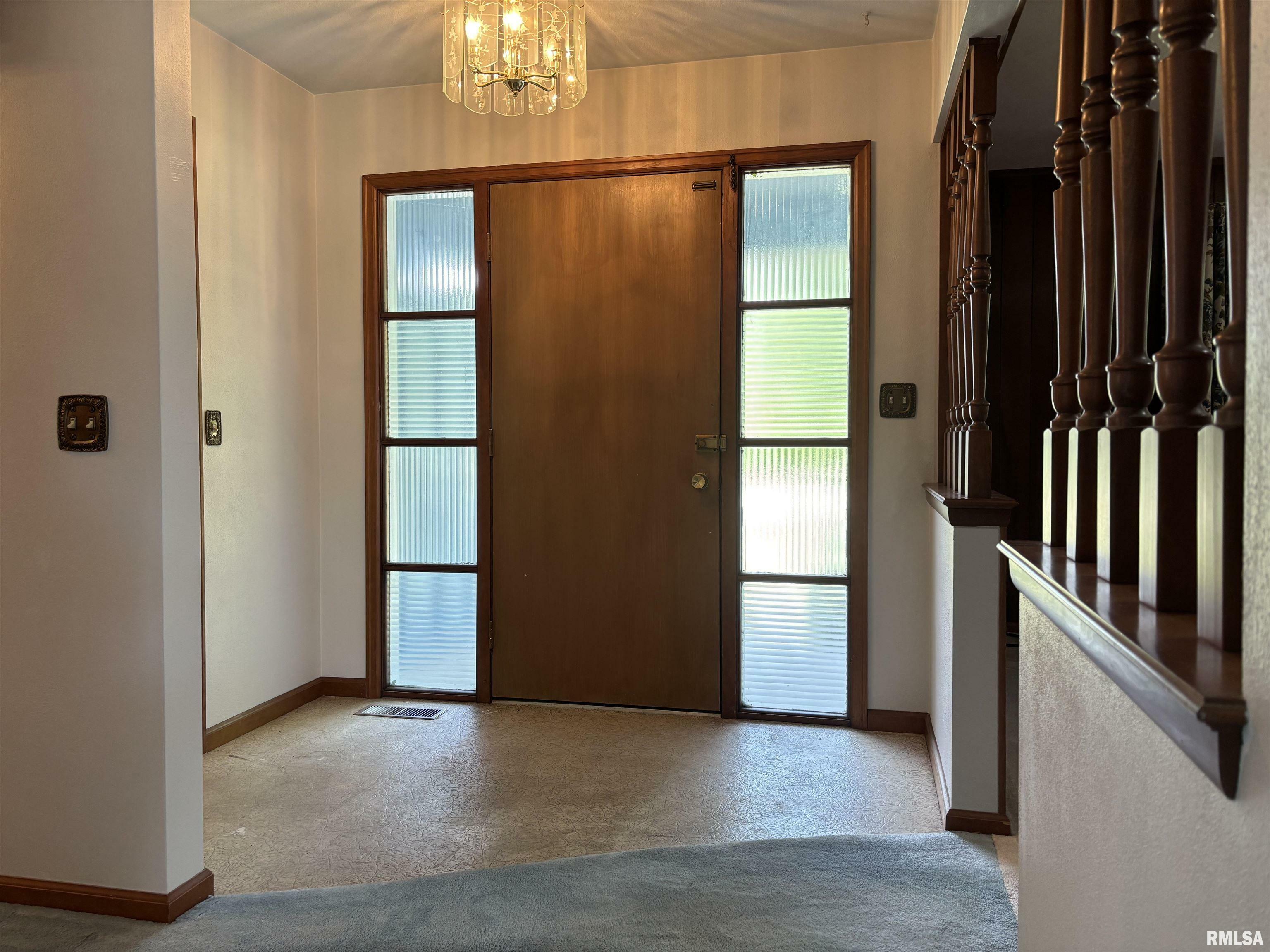Property Photo:  402 Carolyn Street  IL 61565 