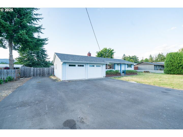 Property Photo:  345 Cedar St  OR 97358 