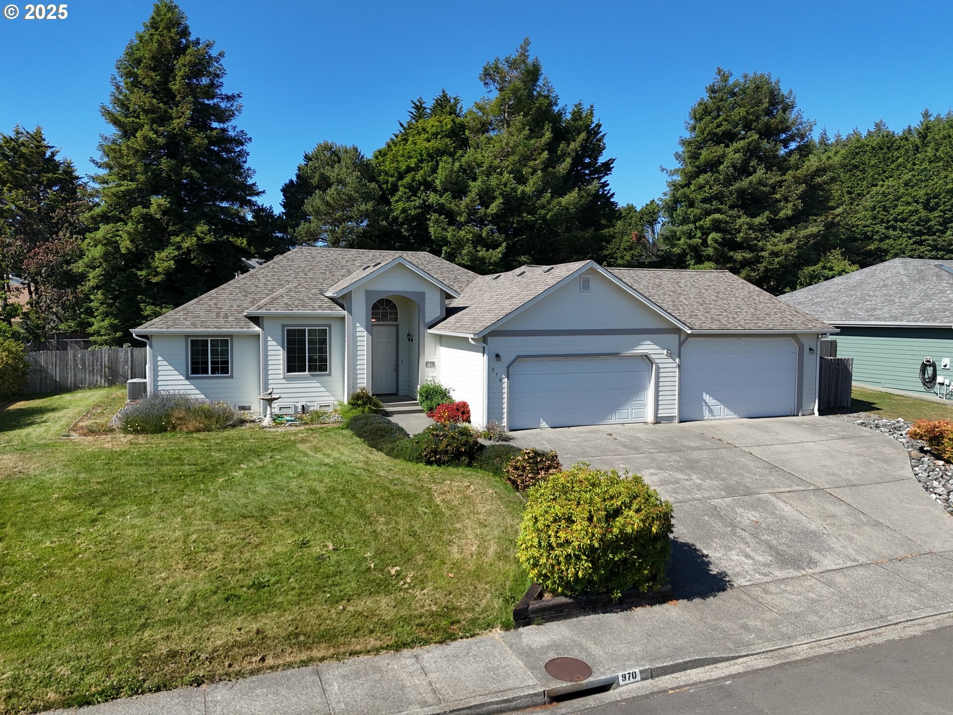 Property Photo: 970 Hassett St OR 97415