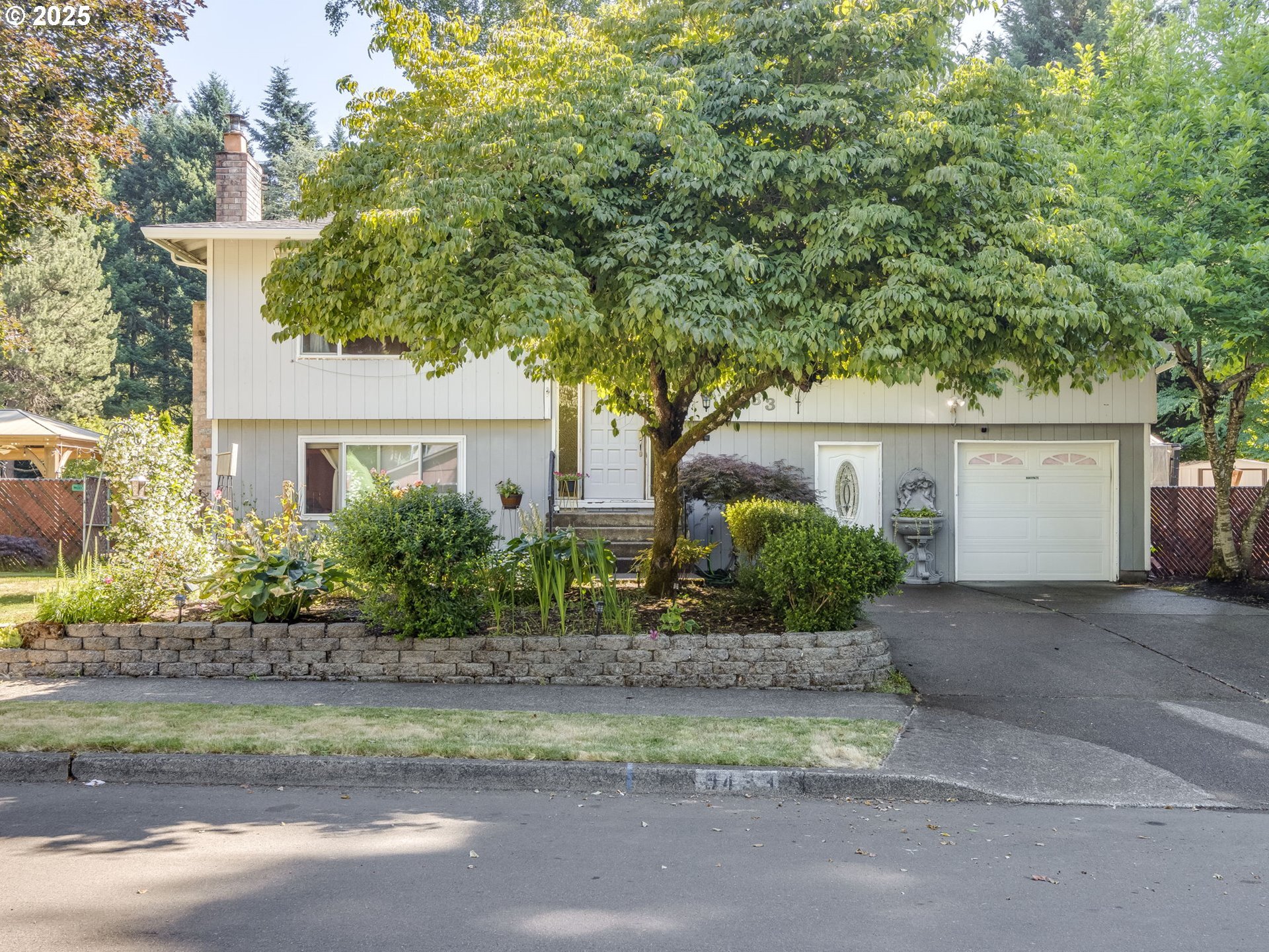 Property Photo: 9433 SW Siuslaw Ln OR 97062
