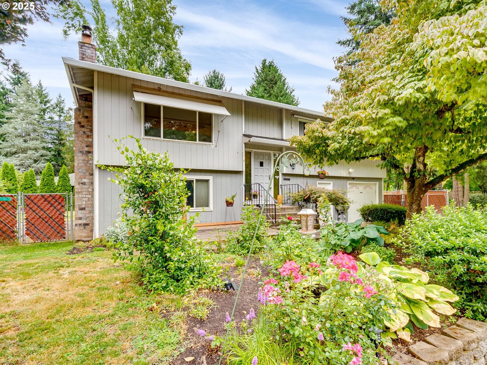 Property Photo: 9433 SW Siuslaw Ln OR 97062