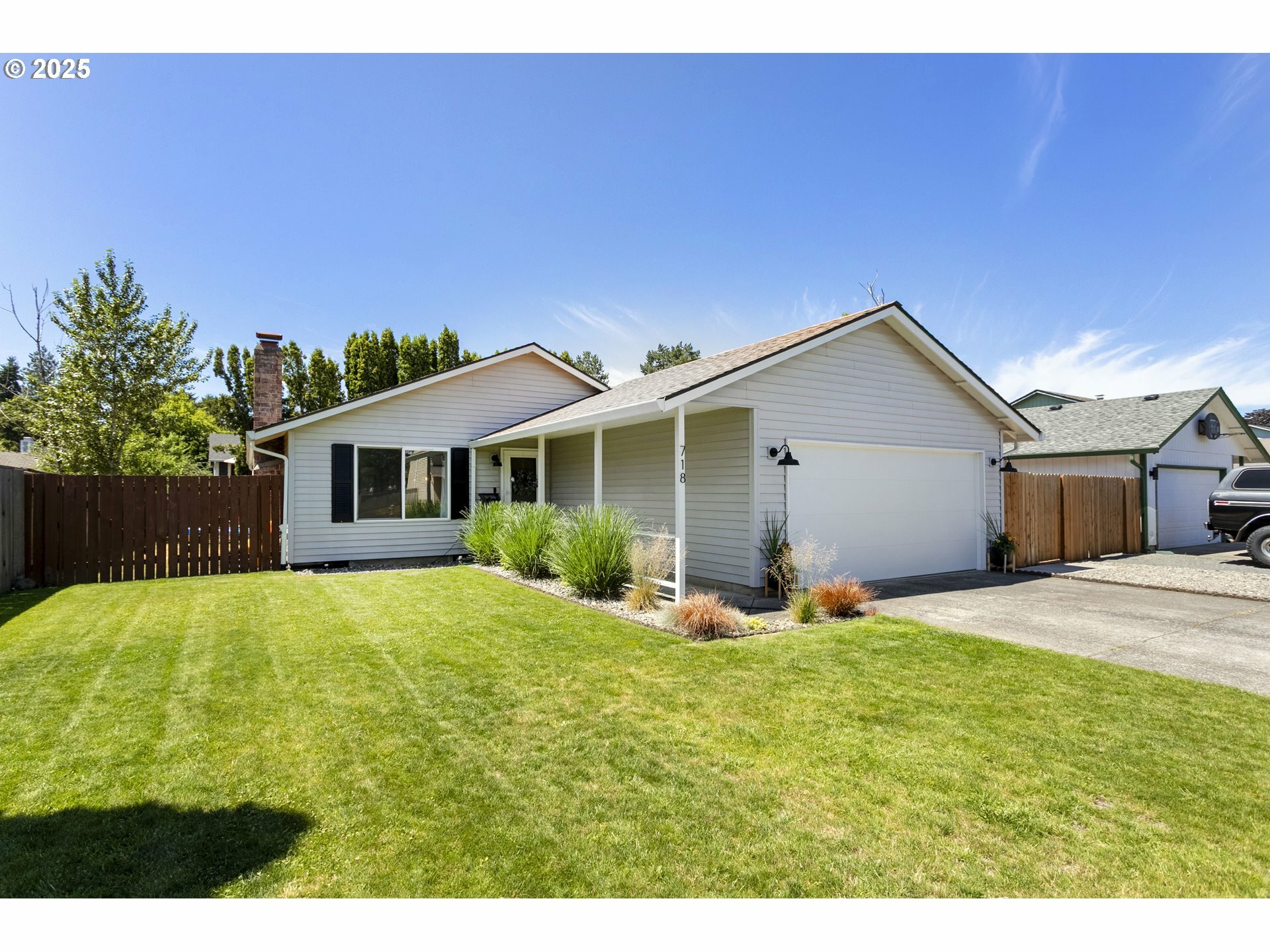 Property Photo:  718 SE 143rd Ave  WA 98683 