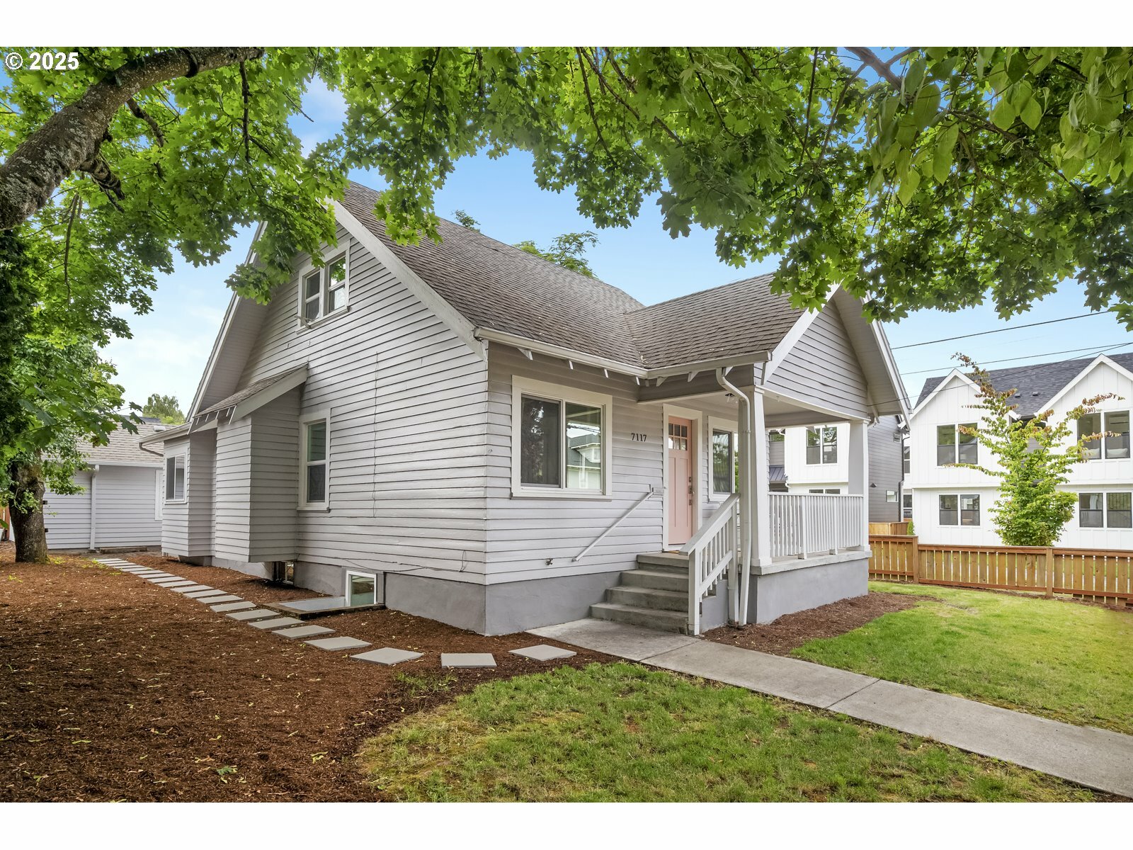 Property Photo:  7117 N Fiske Ave  OR 97203 