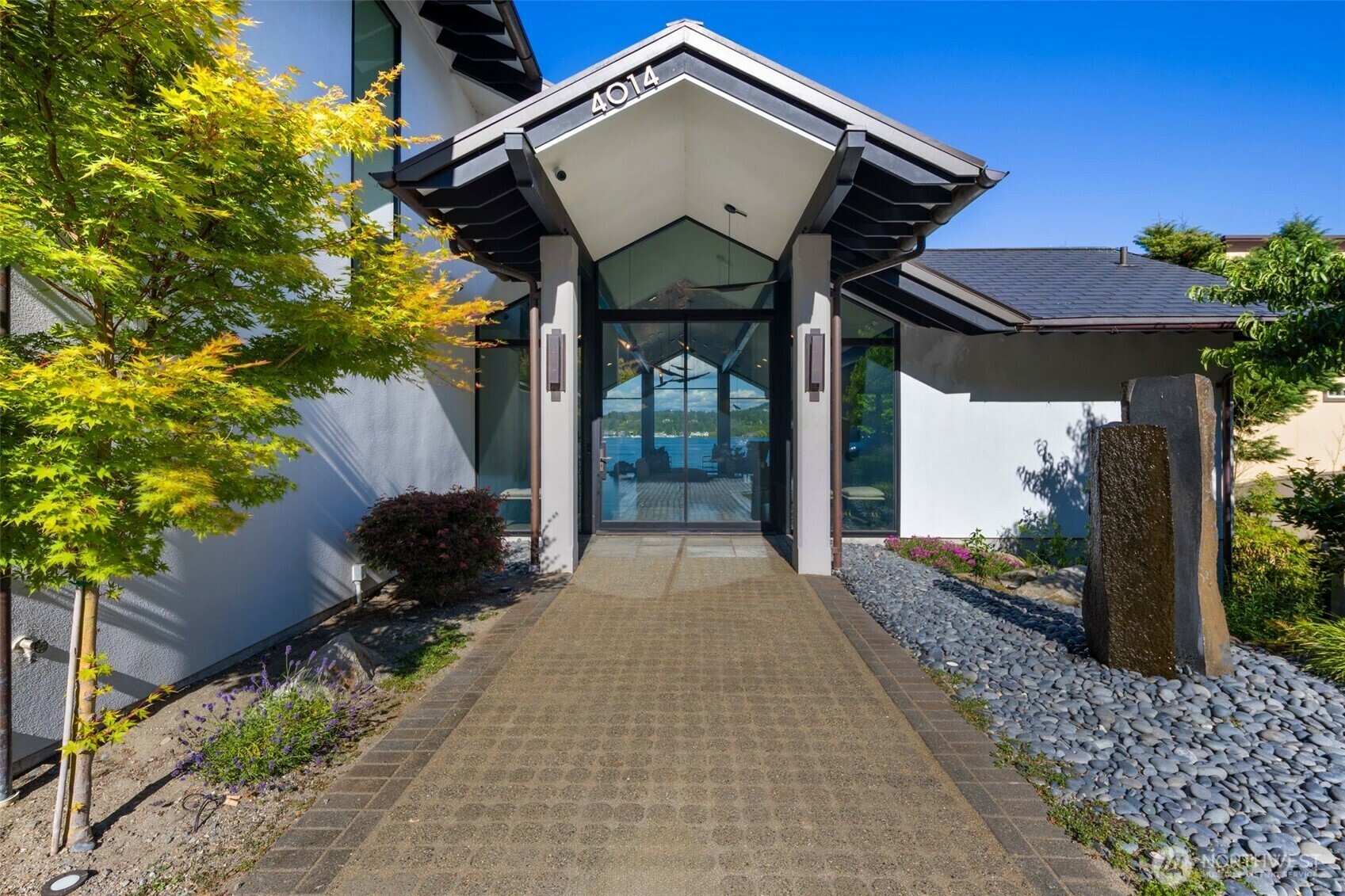 Property Photo: 4014 E Mercer Way WA 98040