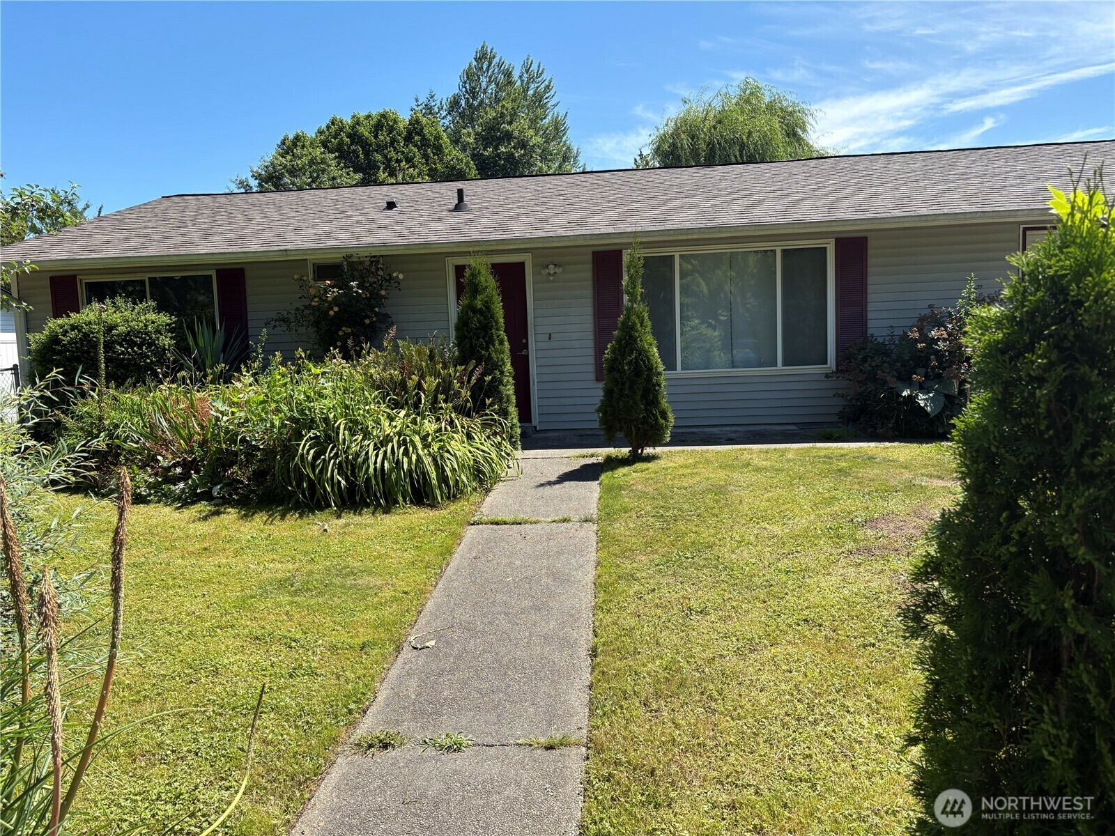 Property Photo: 114 Alder Lane N WA 98047