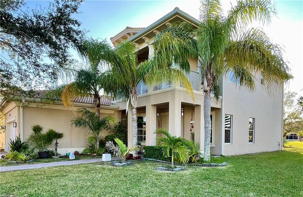 Property Photo: 2001 Albany Terrace SW FL 32968