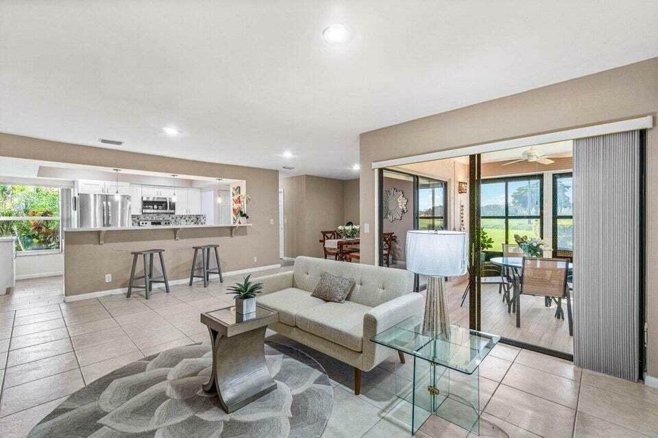 Property Photo: 5944 Forest Grove 1 Drive 1 FL 33437