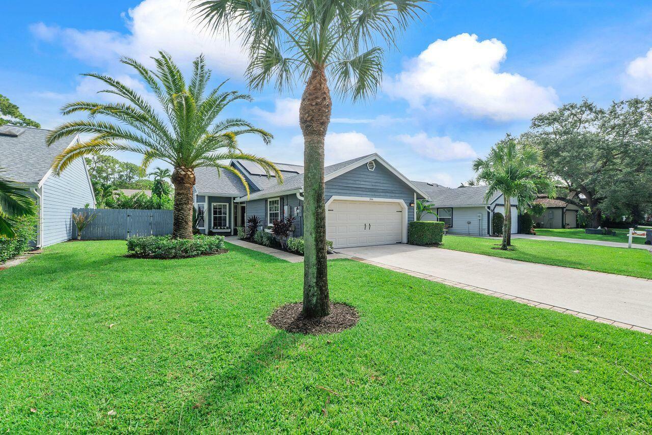 Property Photo: 364 Park Forest Way FL 33414