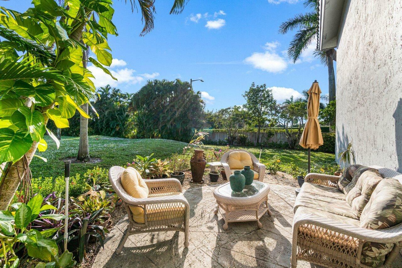 Property Photo: 11706 Briarwood Circle 1 FL 33437
